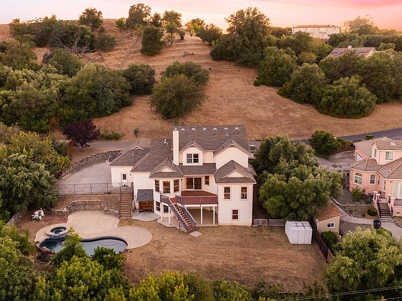 4th image of 2136 Vineyard Hills Court
