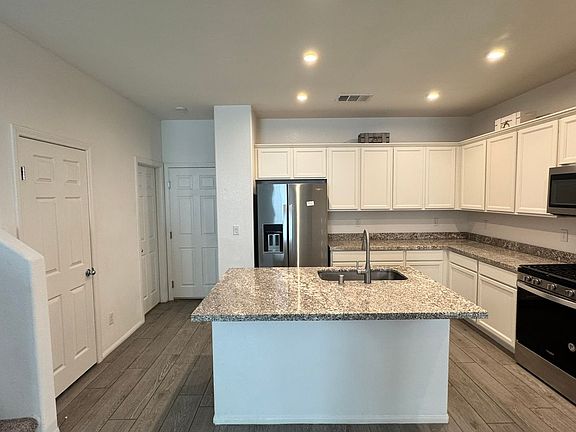 5th image of 10563 Sariah Skye Ave