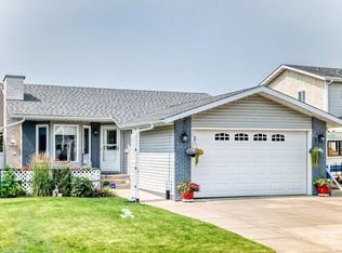 7028 190th St NW, Edmonton, AB T5T5E5