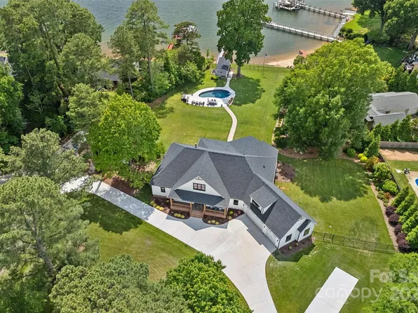 106 Beachview Dr, Mooresville, NC 28117