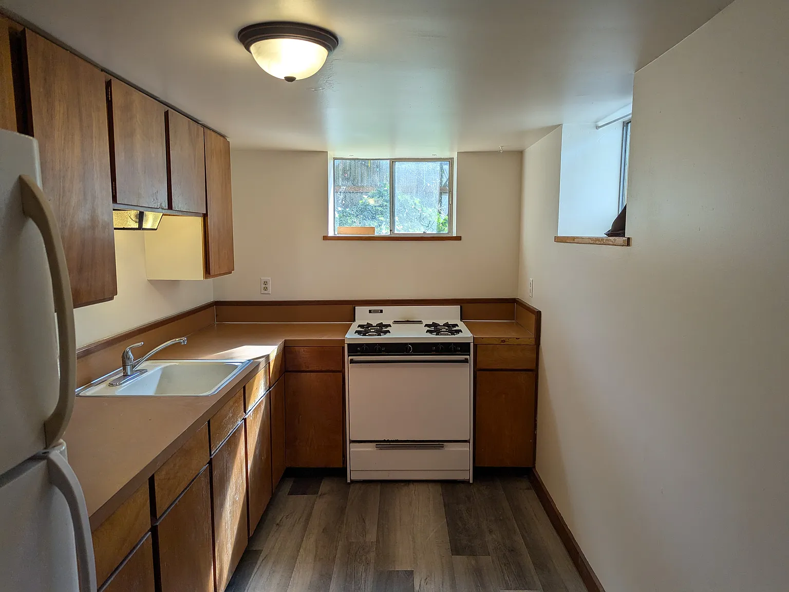2 bed, 850 sqft, $1,600 — Photo 2