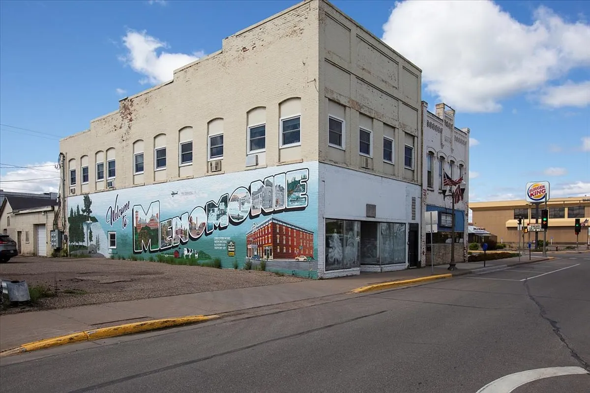 Building Photo - 620 1/2 Main St E #4