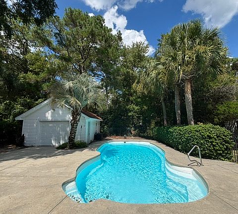 3rd image of 568 Hammock Ave