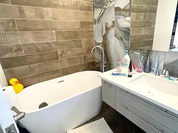 1871 E 24th St, Brooklyn, NY 11229