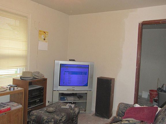 3rd image of 4631 S Benton Ave