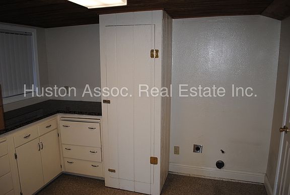 4th image of 1101 El Camino Ave