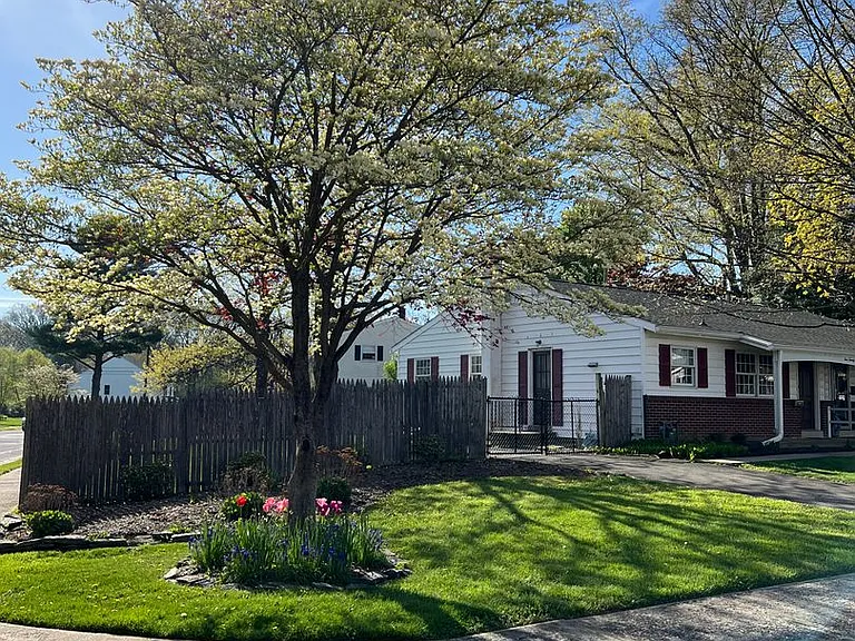 427 W Marion St — Photo 22