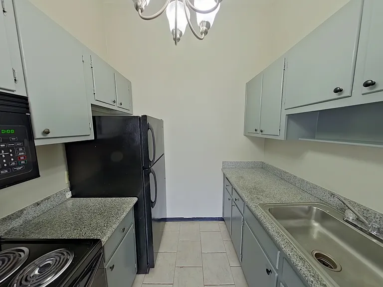 313-8690 Broadview Rd #313 — Photo 5