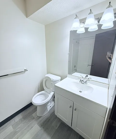 2360 E Market St #2F — Photo 8