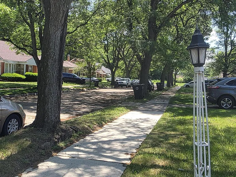 24051 Geneva St — Photo 2