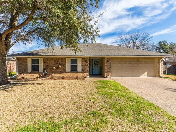 245 Cross Country Dr, Hewitt, TX 76643