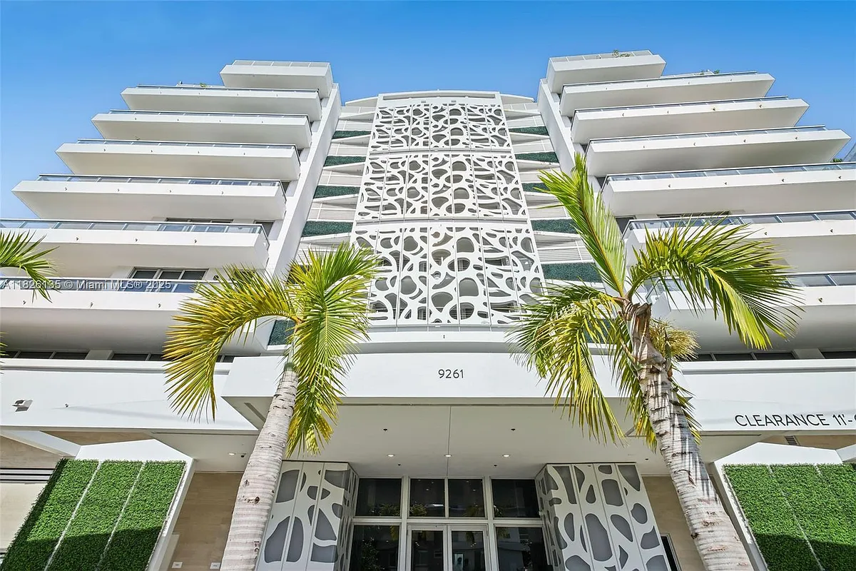 Building Photo - 9261 E Bay Harbor Dr #404