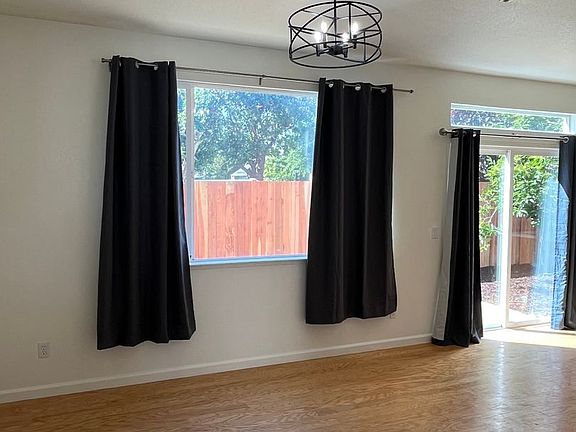 4th image of 1405 Woodside Cir