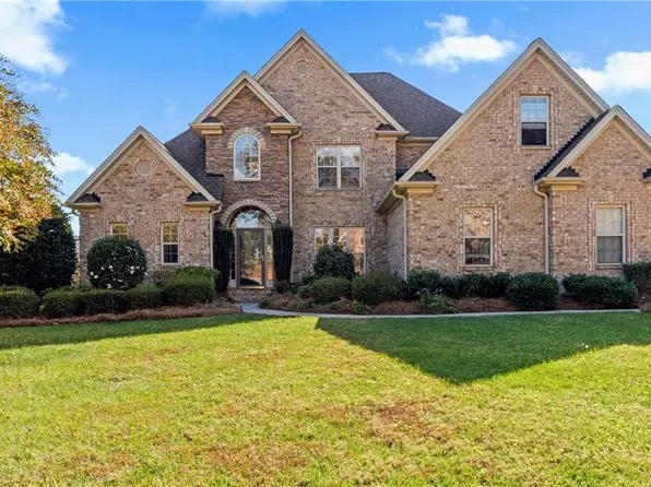 4750 Pebble Lake Dr, Pfafftown, NC 27040