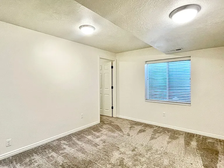 617 E Orangewood Ln — Photo 26