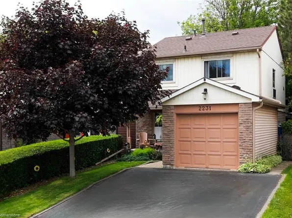 2231 Leominster Dr, Burlington, ON L7P 3W8