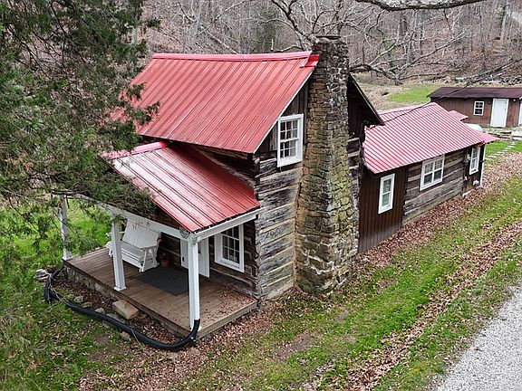 3rd image of 602 W Hollow Rd