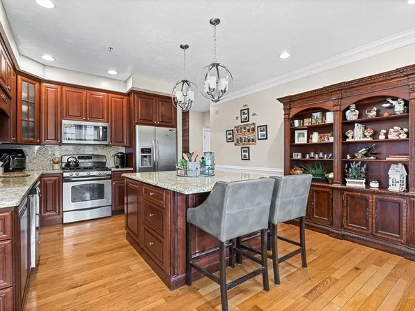 10 White Cedar Dr #10, Middleton, MA 01949
