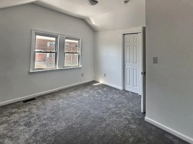 52 Carpenter St — Photo 12