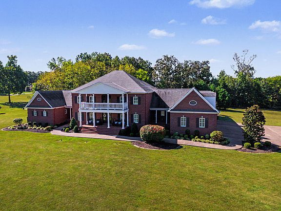 3rd image of 564 Somerset Dr