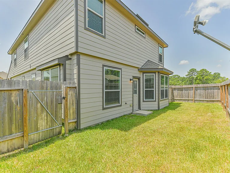2934 Lawrence Park Ct — Photo 35
