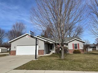 450 Bittersweet Ln, Waupun, WI 53963