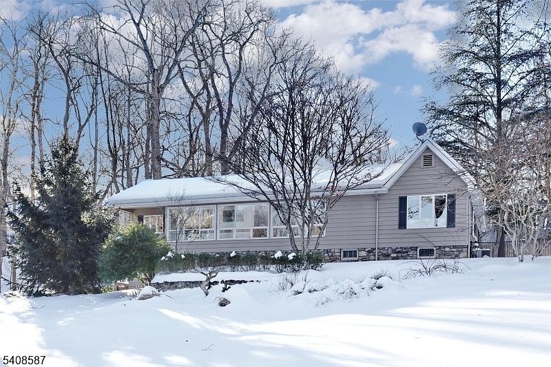 1st image of 28 Bear Mountain Rd