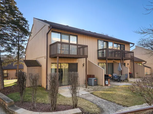 28 Jamaica Colony APT 7, Fox Lake, IL 60020