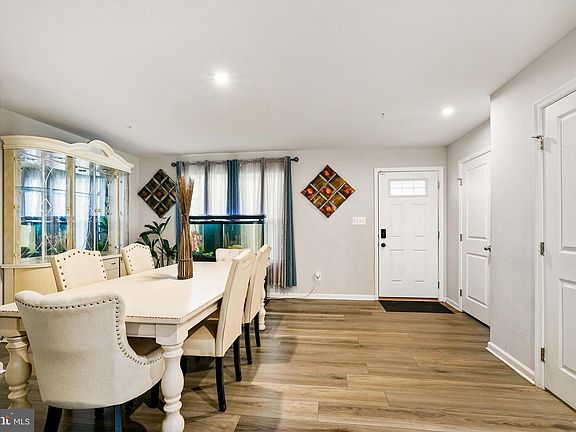 4th image of 2 Ridgely Forest Dr