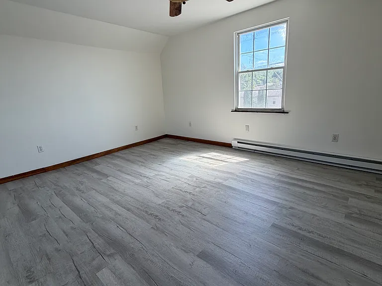 84 Hemlock St — Photo 7