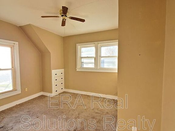 3rd image of 254 W 4th St