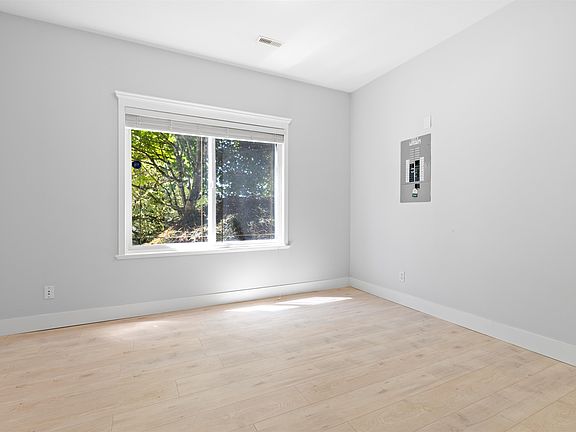 5th image of 23849 Zeron Ave