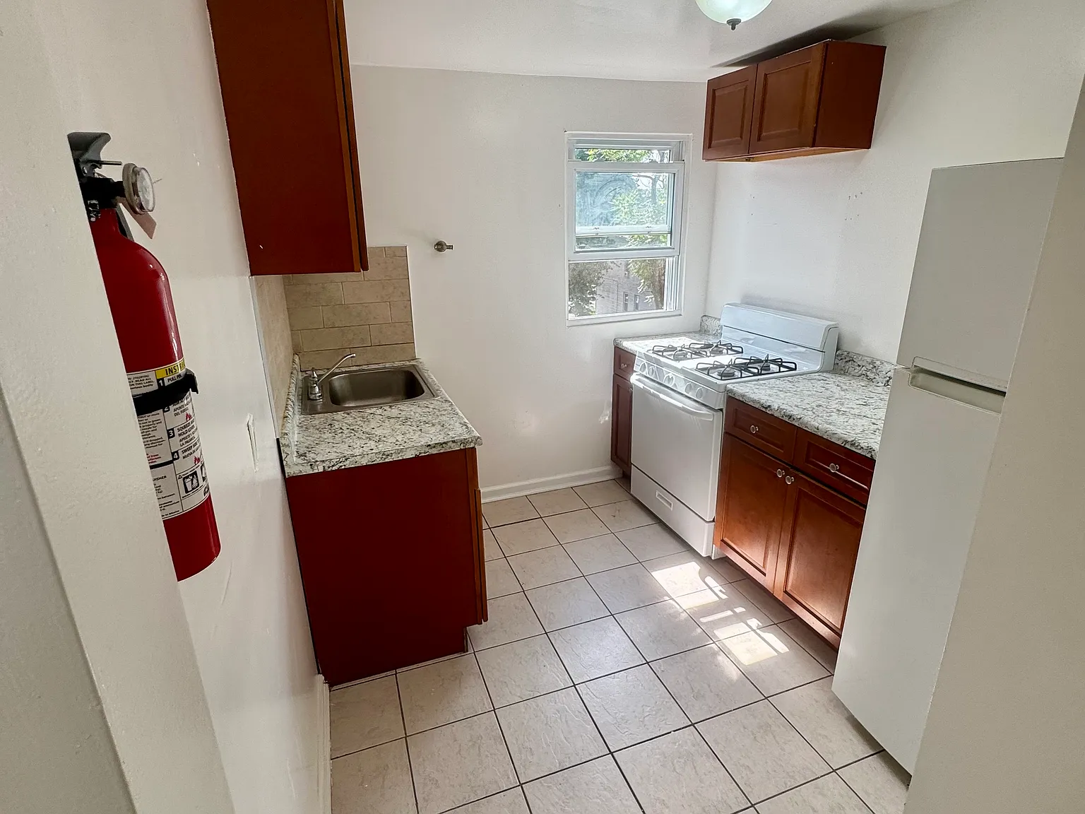 1 bed, 900 sqft, $1,350 — Photo 4