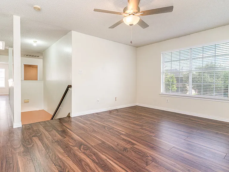 1810 Cedar Ridge Dr — Photo 16