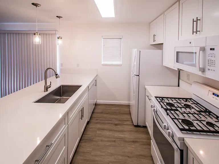 Oak Park Village Apartments — Photo 13