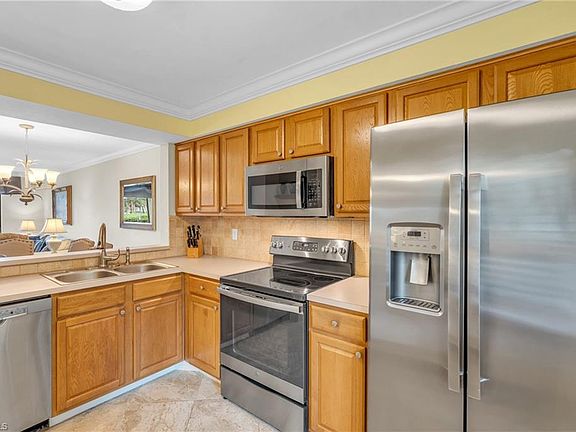 4th image of 221 Fox Glen DR #2103