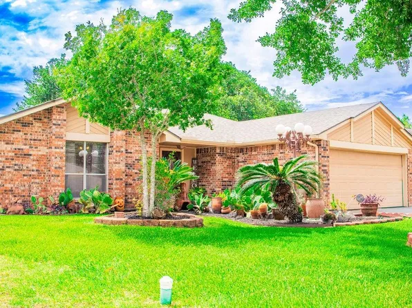 707 Landing Blvd, League City, TX 77573