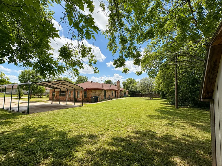 2401 Stephen Lee Dr — Photo 35