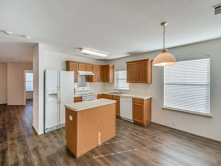 4212 Falcon Dr — Photo 6
