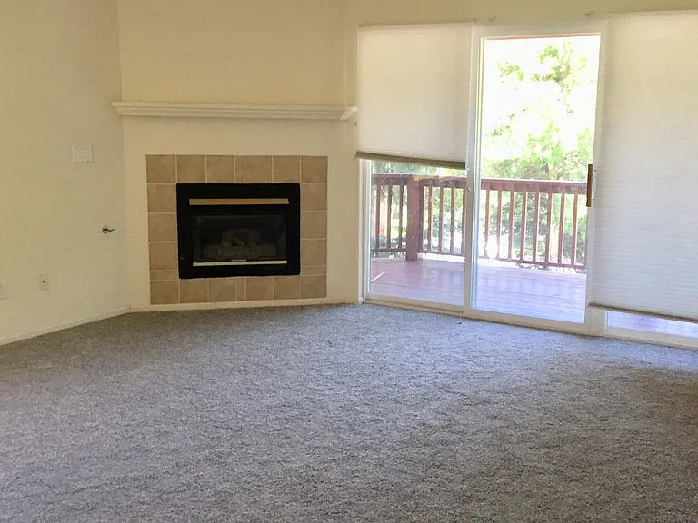 2661 Woodberry Dr — Photo 2