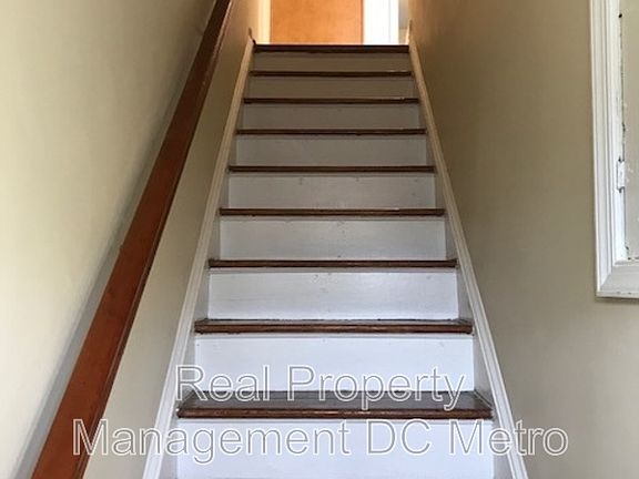2nd image of 1924 E St NE APT A