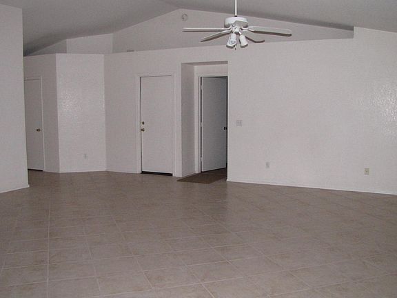 3rd image of 8046 E Des Moines St