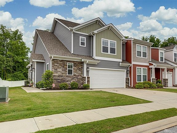 2nd image of 106 Creekhaven Ln