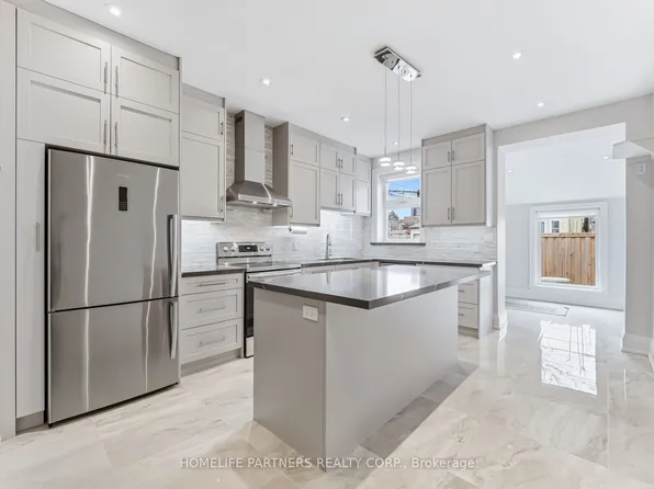 511 Indian Grv, Toronto, ON M6P 2J1