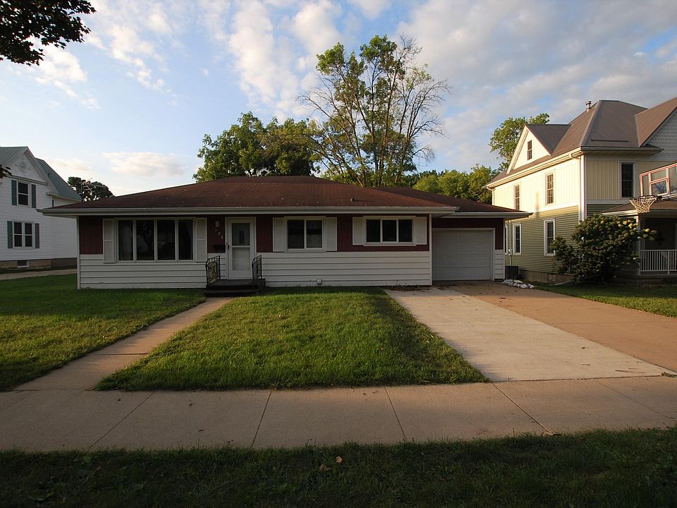 1st image of 709 1st Ave W