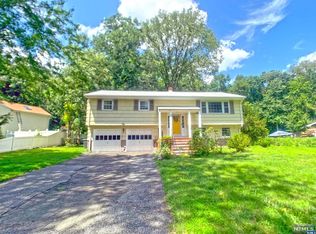 8 Willow Brook Rd, Hillsdale, NJ 07642