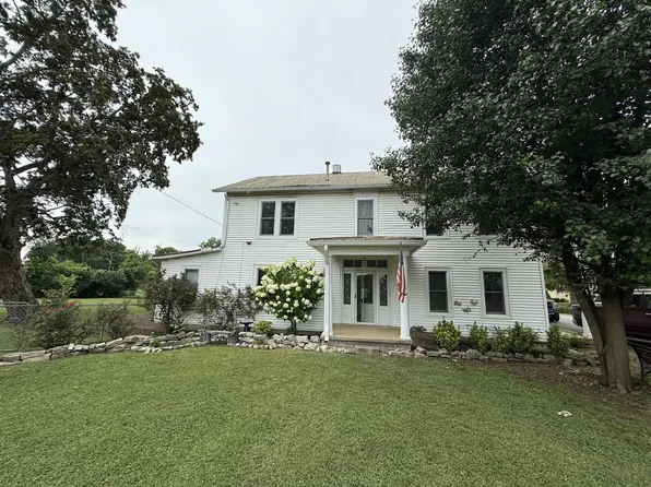 708 Main St, Burns, TN 37029