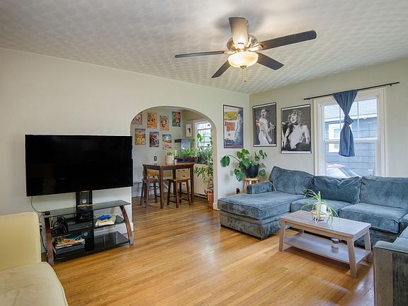 4th image of 111 E Kent Ave