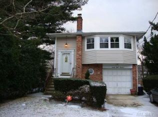 2814 Beach Dr, Merrick, NY 11566