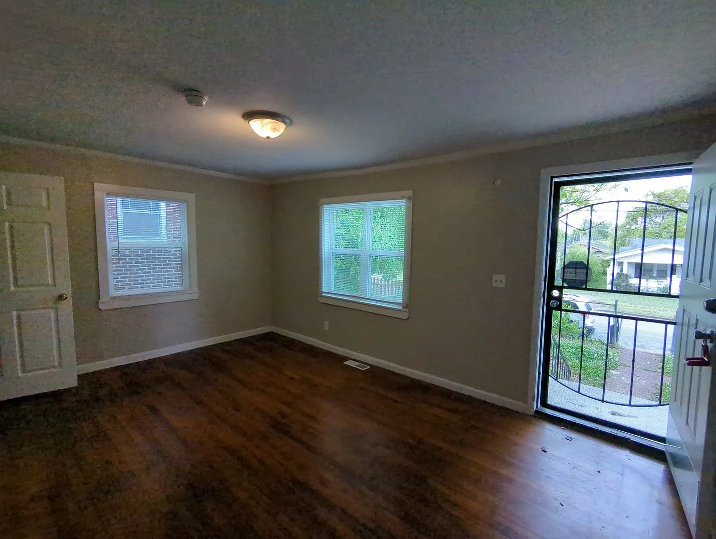 Coming Soon Large 4 Bedroom House — Photo 4